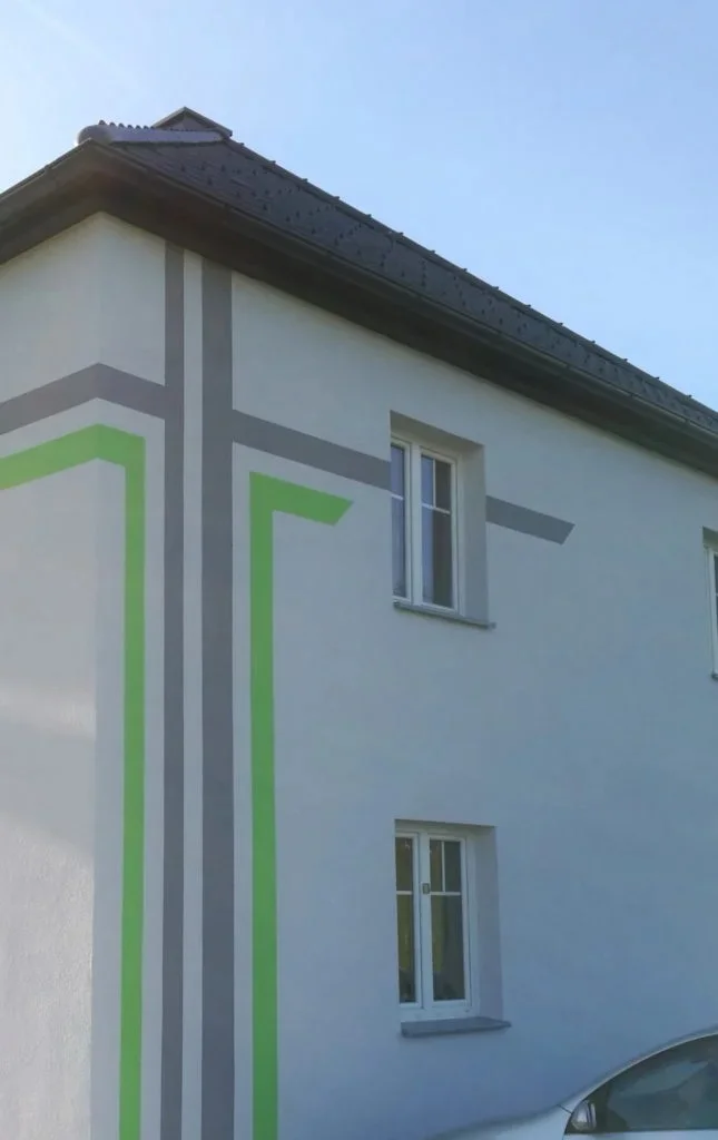 Moderne Geometriefassade — Malerei Fürlinger