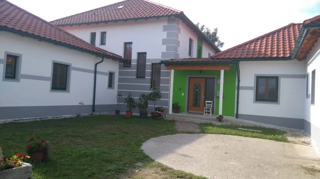 Vierkanthof & Landhaus-Fassade — Malerei Fürlinger