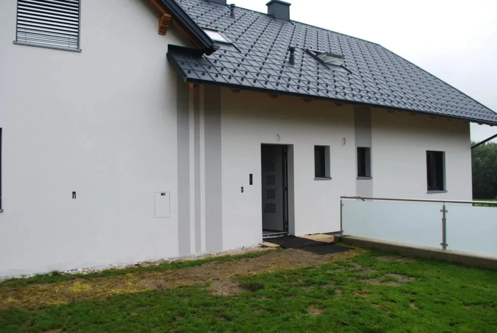 Einfamilienhaus in Weiß & Anthrazit — Malerei Fürlinger